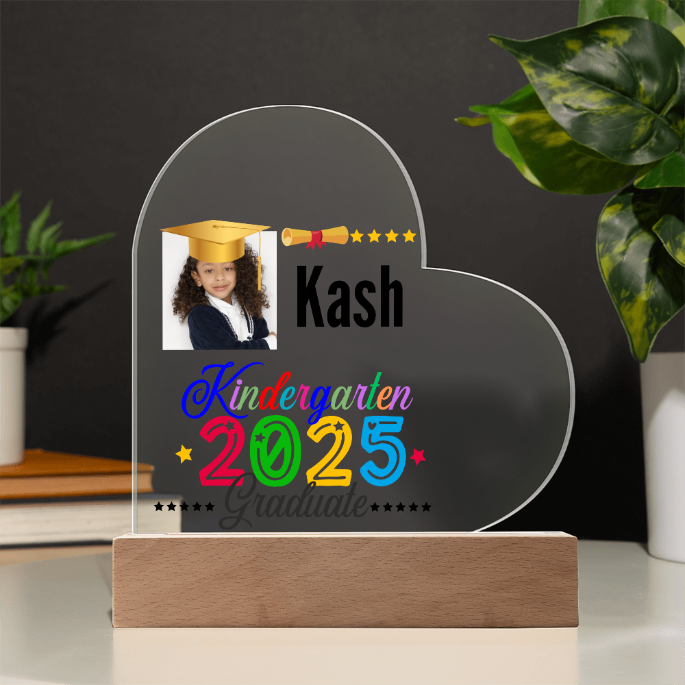 Personalized 2025 kindergarten graduate acrylic heart plaque. Kindergarten graduate gift, graduate gift