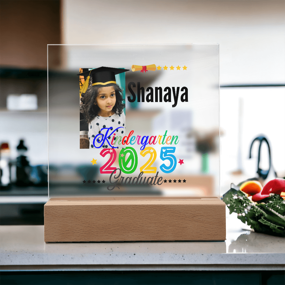Personalized 2025 kindergarten graduate acrylic plaque. Kindergarten graduate gift, graduate gift